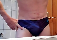 Old Perv Gets Close to Tastybulge