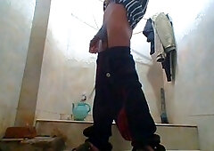 Teen Muslim Pakistani Gives a Handjob