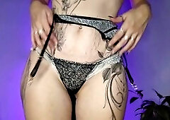 Platinum-blonde cleaner Lexisnow_90 gives a mean blowjob for a raise