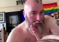 grizzly rubbin' his rod in parent's facial hair