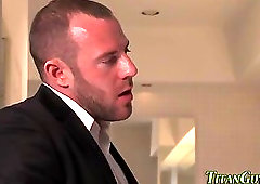 Built guy cum fills navel