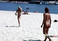 Fleshly nudist teen with very hawt feet enjoys the beach