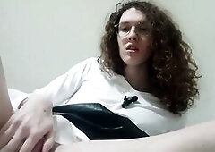 Trans cutie masturbates and shows her folder on camera