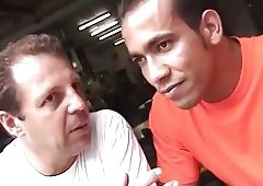 Photographer drills his black TS model