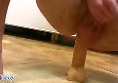 Butt-toying twink boy gets filmed close up in the tub