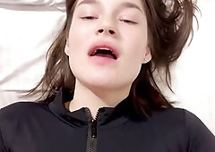 Застал любовницу за мастурбацией и не растерялся - Olivia Moore