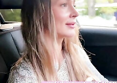 AUTO USERDATE FAIL - Deutsche studentin squirtet im Auto