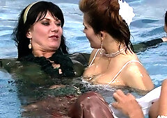 Fatty girl who loves big cocks warms up for a hardcore sex