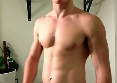 Hot muscle hunk Sean Ross flexing for the camera