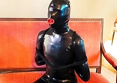 Masturbating amateur cums after solo fun