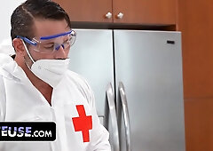 Freeuse - aria banks sucks the jizz out of Selina Bentz’ pussy