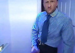 Empresario batendo punheta 4