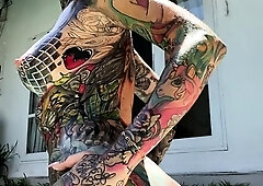 Tattooed babe gets naked and flaunts her sexy body outside