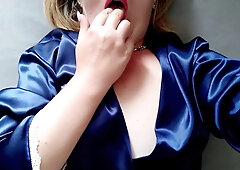 Desperate mother-in-law's playful fingers seek satisfaction