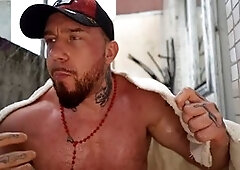 Muscular cub goes nude in webcam show