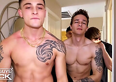 Best Friends Split Baddies & Fuck In The Same Room!