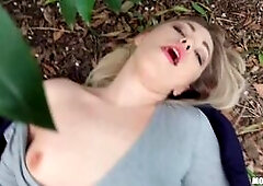 Bookworm blondie Selvaggia decides to put down her book and give a complete stranger a blowjob in a public park! Loving her new adventurous side, she 