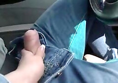 Geiler Twen wird von Lover im Wald anal in ihren geilen Arsch gefickt. Anschließend bläst sie und schluckt.  Da spritzt man gerne zu ab .....