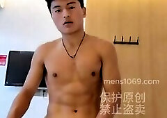 Chinese gym fit man solo cumshot