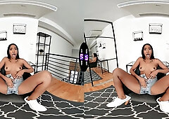 Linda Pleases Her Pussy with a Passionate Solo Game Tmwvrnet