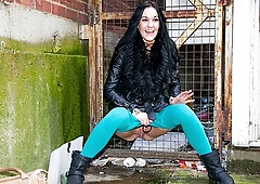 Good outdoor pissing and masturbation with a hot Carmel Cox