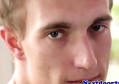 Solo hunk blows his load into the bath