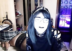 Davine on Webcam doing her vagina