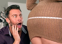 Beautiful inked angel with round ass Siri is enjoying anal sex