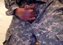 Big handsfree cum in uniform - jockboynine4u