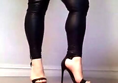 Kinky Sara: BDSM, Foot Fetisch & Heels!