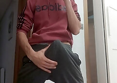 I Finish The Rich Handjob Of This Huge Hard Cock That Spreads The Sperm In Jets Everywhere