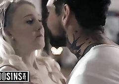 Hawt Blond Lies to Take Raw Wang in Her Juicy Twat