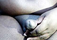 Jolie touches her wang