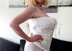 Mature blonde in stockings dildos her sweet cunt