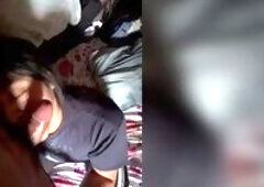 LE DI UNA MAMADA A MI NOVIO MIENTRAS MIS PADRES NO ESTÁN EN CASA
