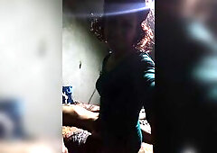 La novia de mi padre si que sabe ordeñarme y montarme