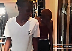 Two ebony lesbians share sloppy passionate amateur hookup