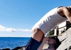 Voglio succhiarlo e farmi scopare in riva al mare.