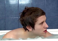 The activity of 2 sweethearts in the jacuzzi