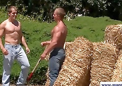Musclebound hunk enjoys bj outdoors