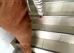 Naive woman pays a masked stranger for rough sex and oral in a parody encounter
