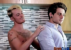 Horny gay dude sucking cock