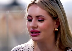 Sally, 35, is very busy! - Jacquie et Michel TV