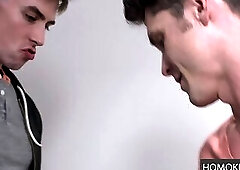 When you meet a handsome stud at the toilet, of course you try your best to please him