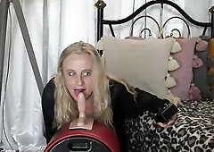 Prolapse Granny drilled by the vibrator maschine