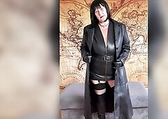 older Leather Juicy Vagina Finger Screwing
