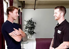 Security guard Quentin Gainz seduced by Justin Matthews