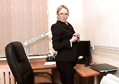 Playful cougar secretary dips her fingers unfathomable in her wet pink vagina