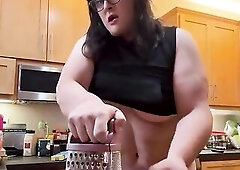 I made spaghetti for dinner! Spend some time with me in the kitchen? I promise I’ll give u a priceless show, baby