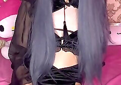 Asian licks own cum off her feet